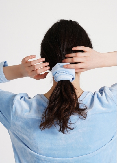 Велюрова резинка для волосся скранч SOFT WINTER elastic blue (блакитний)