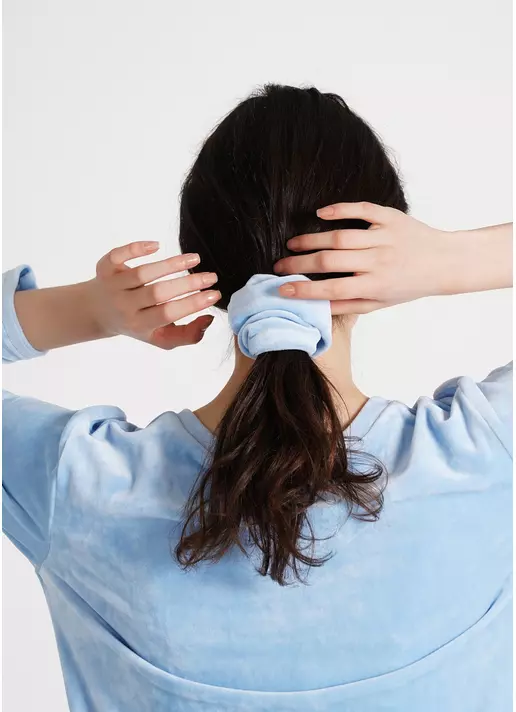 Велюровая резинка для волос скранч SOFT WINTER elastic blue (голубой)