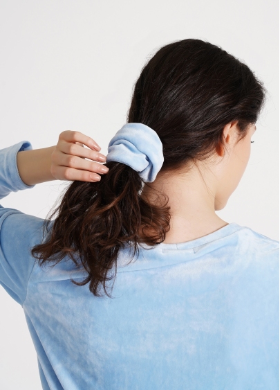 Велюрова резинка для волосся скранч SOFT WINTER elastic blue (блакитний)