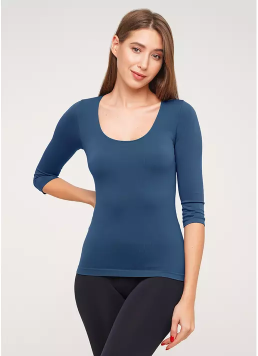 Безшовна футболка з м'якої мікрофібри MAGLIA SCOLLO MADONNA MANICA (синій)