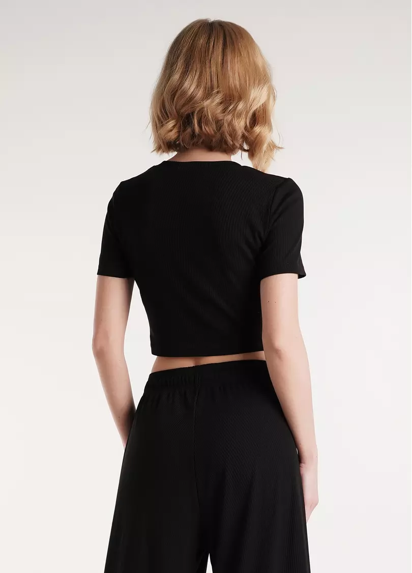 Короткая футболка топ в рубчик RIB 4105/010 black (черный)