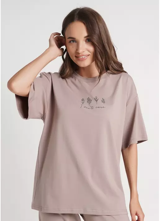 Широкая футболка с принтом SPRING FLOWERS 4806/010 mokko (коричневый)