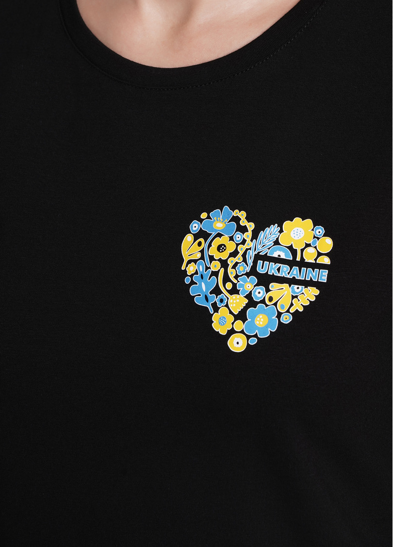 Хлопковая футболка с надписью Ukraine в цветочном орнаменте T-shirt print 4802/60 black/heart (черный)