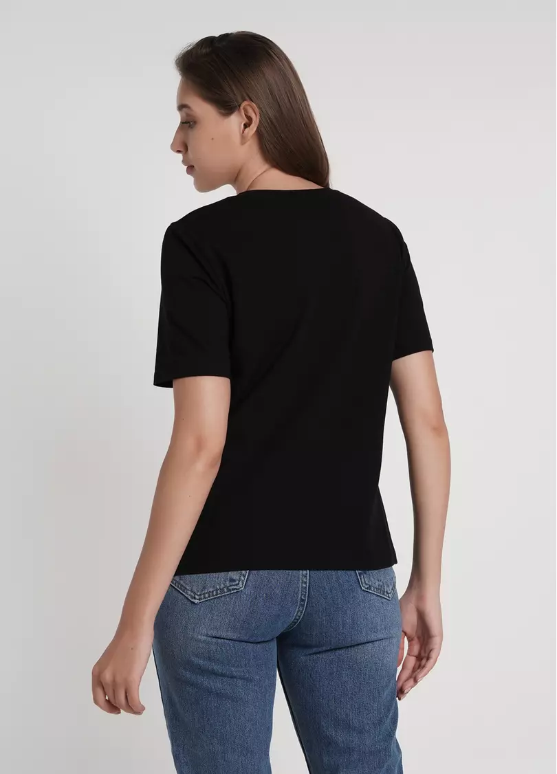 Хлопковая футболка с надписью Ukraine в цветочном орнаменте T-shirt print 4802/60 black/heart (черный)