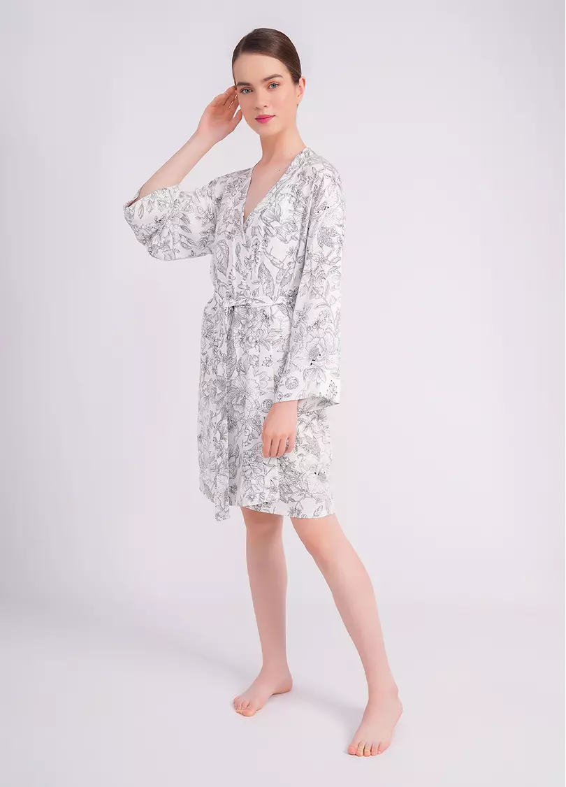 Халат з віскози в квіти FLOSSED IN FLOWERS 7336/040 white/black floral print (білий)
