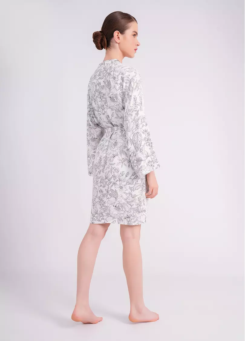 Халат з віскози в квіти FLOSSED IN FLOWERS 7336/040 white/black floral print (білий)