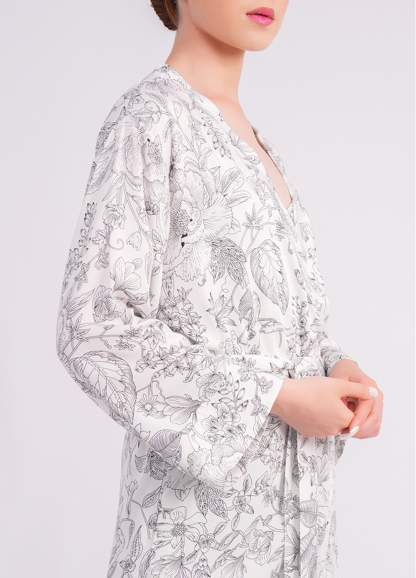 Халат з віскози в квіти FLOSSED IN FLOWERS 7336/040 white/black floral print (білий)