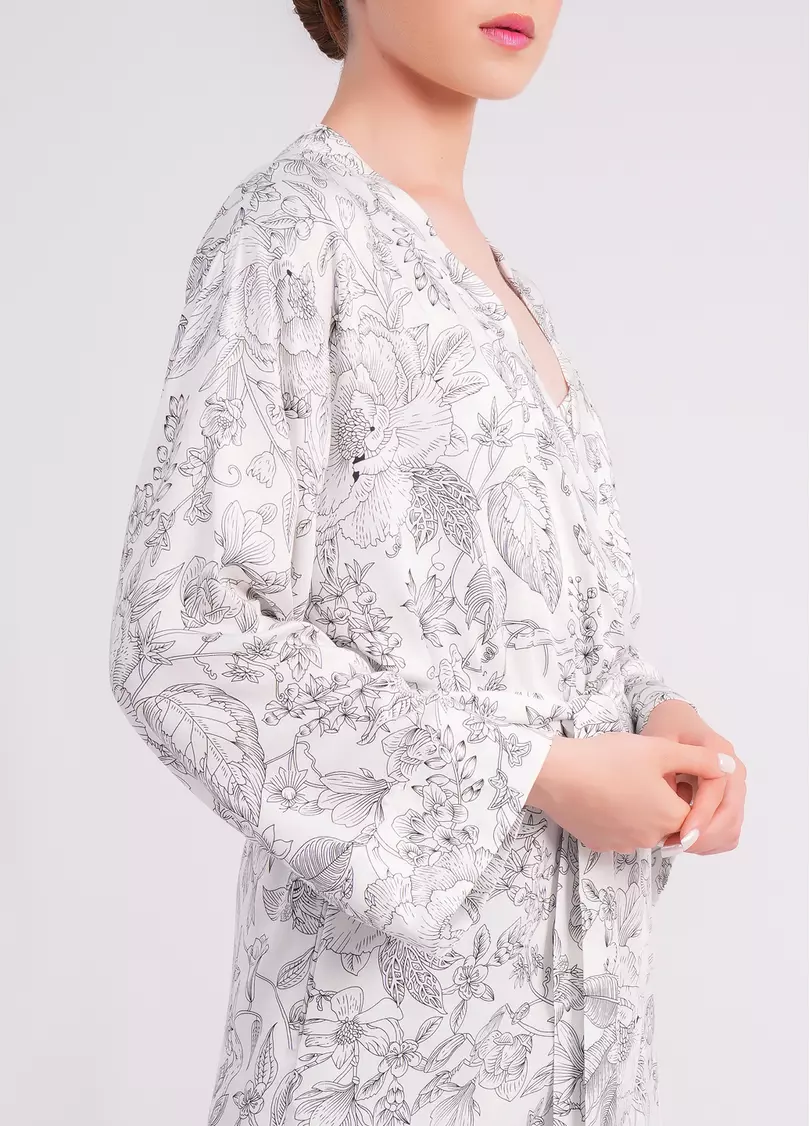 Халат з віскози в квіти FLOSSED IN FLOWERS 7336/040 white/black floral print (білий)