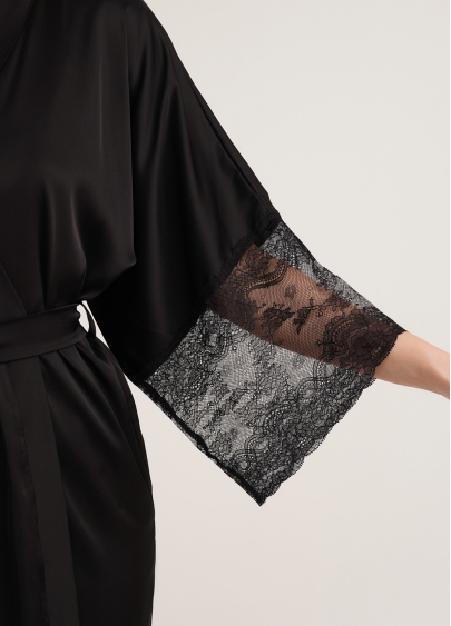 Короткий халат шовковий з мереживом на рукавах HELENA 7310/051 black (чорний)