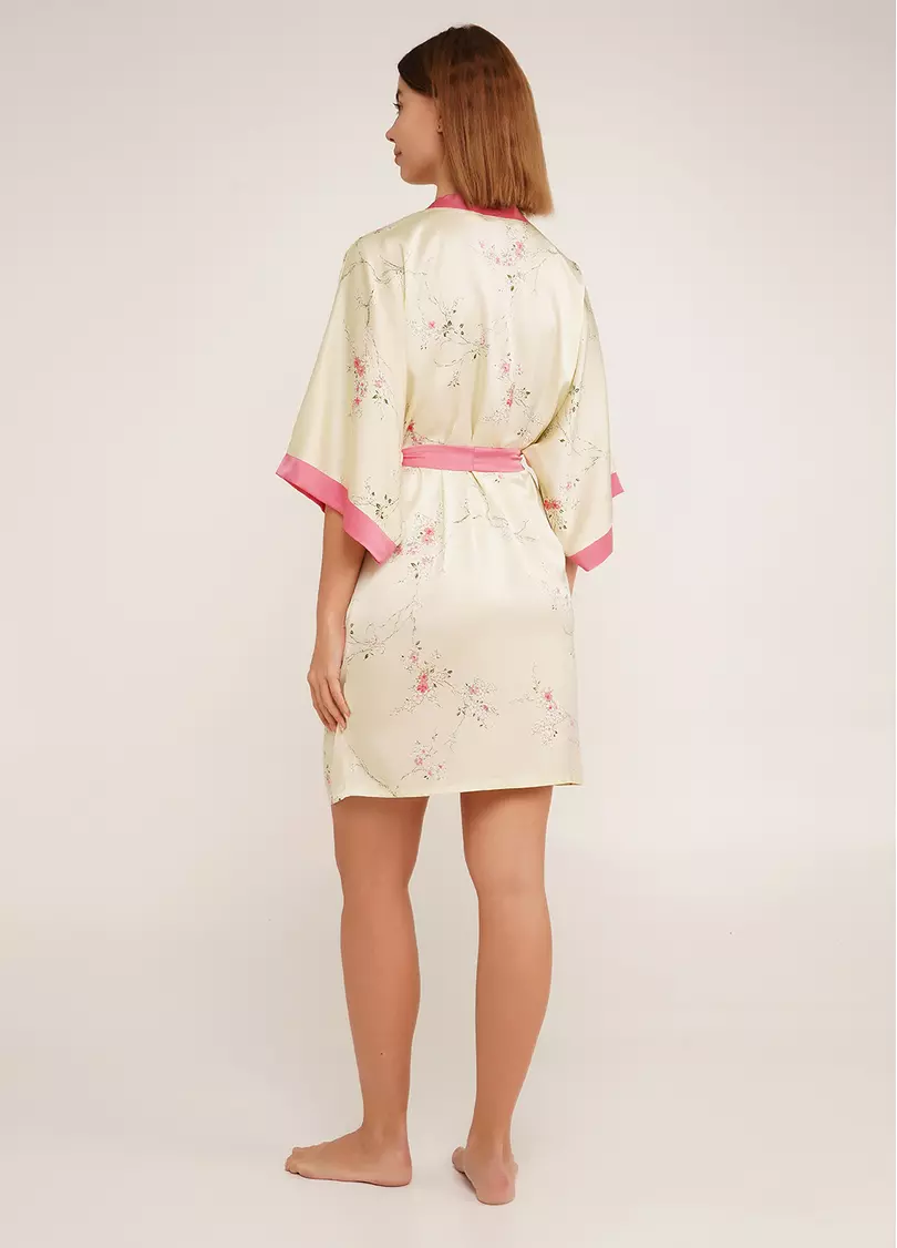 Шелковый халат в цветы сакуры SAKURA 7224/050 light yellow (желтый)