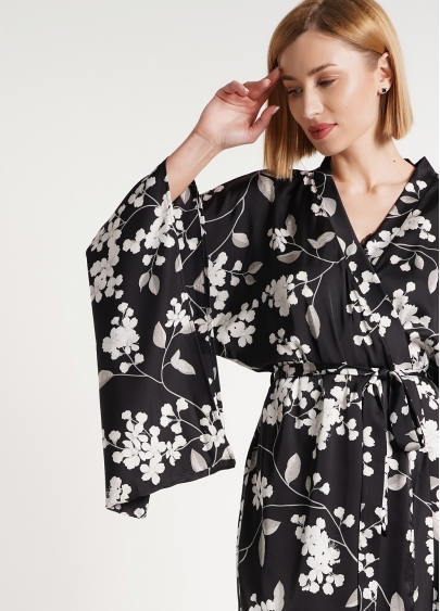 Шелковый халат-кимоно в цветы SAKURA 7326/050 black (черный)