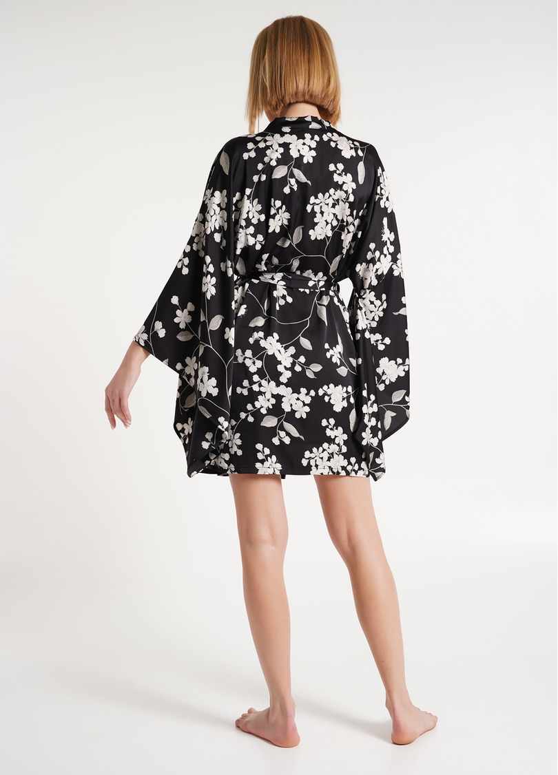 Шелковый халат-кимоно в цветы SAKURA 7326/050 black (черный)