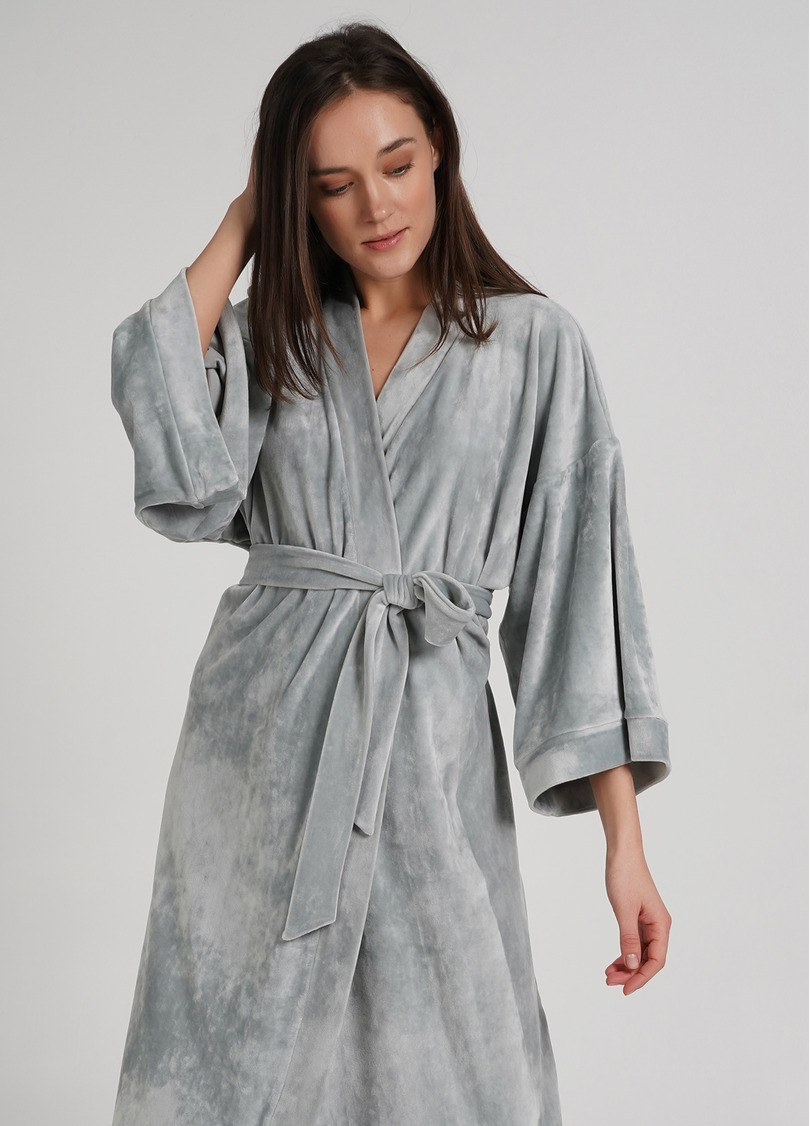 Довгий велюровий халат з широкими рукавами SOFT WINTER 7319/080 grey (сірий)