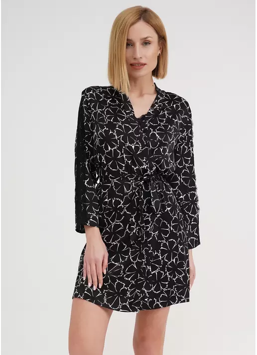 Шовковий халат у квіти з мереживом TIZIANA 7327/051 black/white clove (чорний)