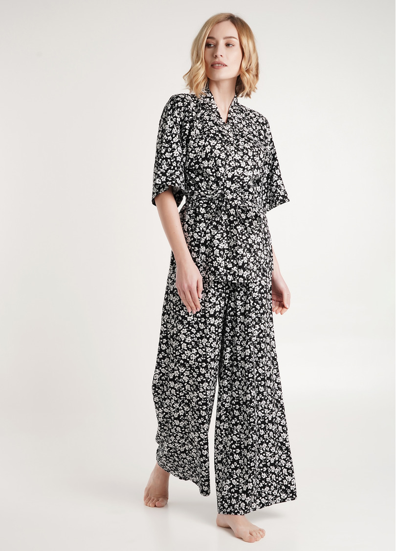 Комплект з жакетом та широкими штанами у квіти WILDFLOWERS 5601/040 black (чорний)