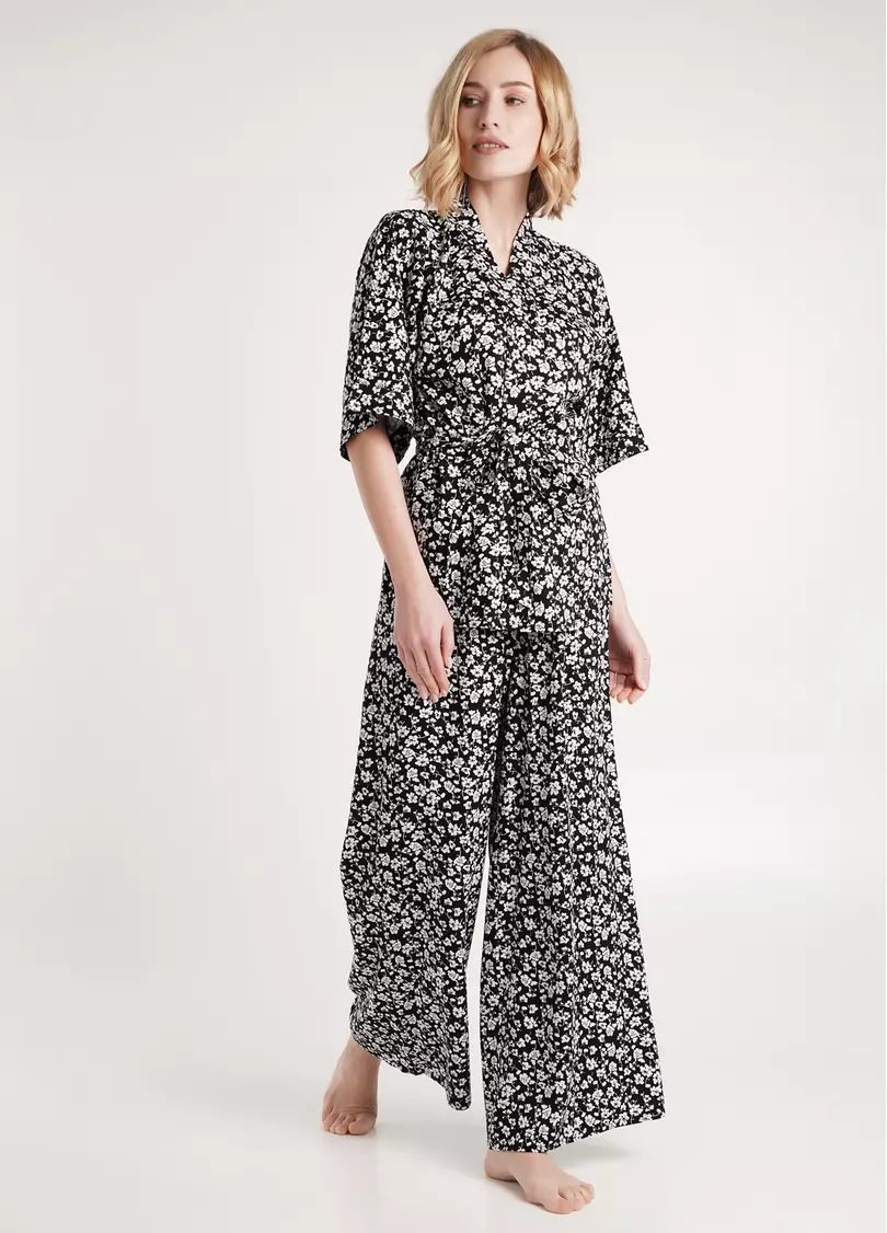 Комплект с жакетом и широкими брюками в цветы WILDFLOWERS 5601/040 black (черный)