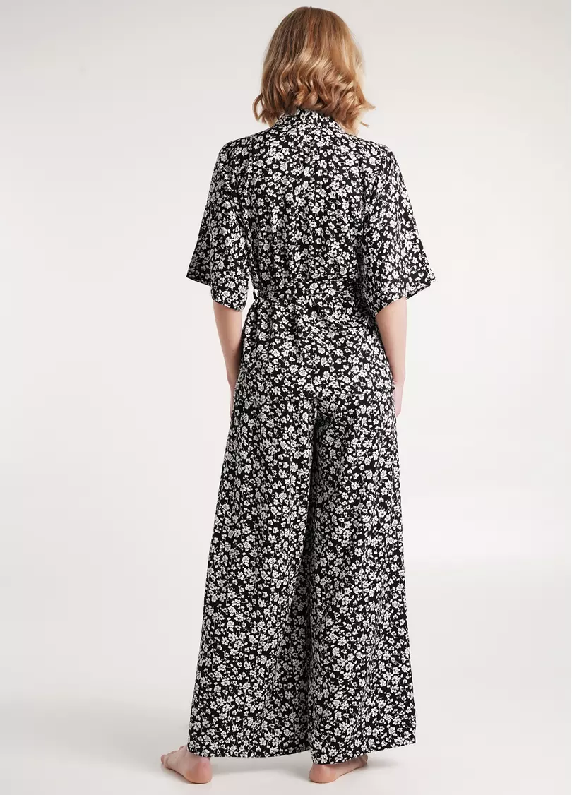 Комплект с жакетом и широкими брюками в цветы WILDFLOWERS 5601/040 black (черный)