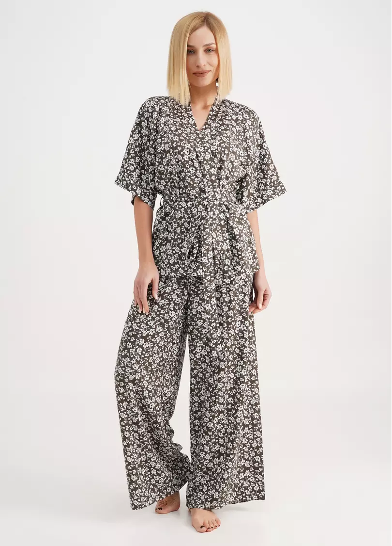 Комплект с жакетом и широкими брюками в цветы WILDFLOWERS 5601/040 khaki (зеленый)