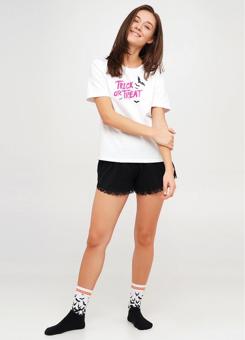 Коротка піжама бавовняна з принтом "Кажани" HALLOWEEN 6112/011 white/black (білий/чорний)