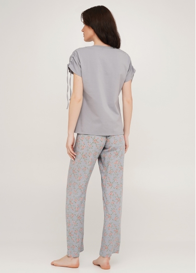 Піжама комплект футболка з написом і штани з квітковим принтом ROSE 5111/100