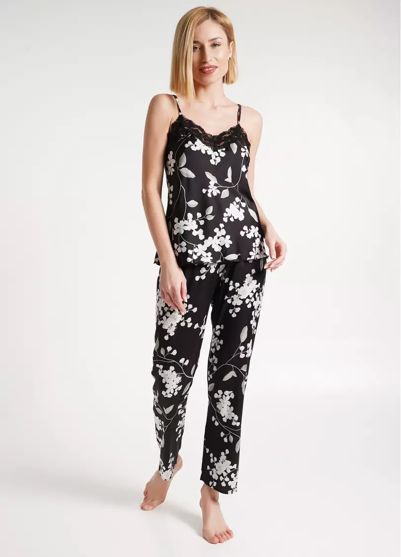 Шелковая пижама со штанами в цветы SAKURA 5003/051 black (черный)