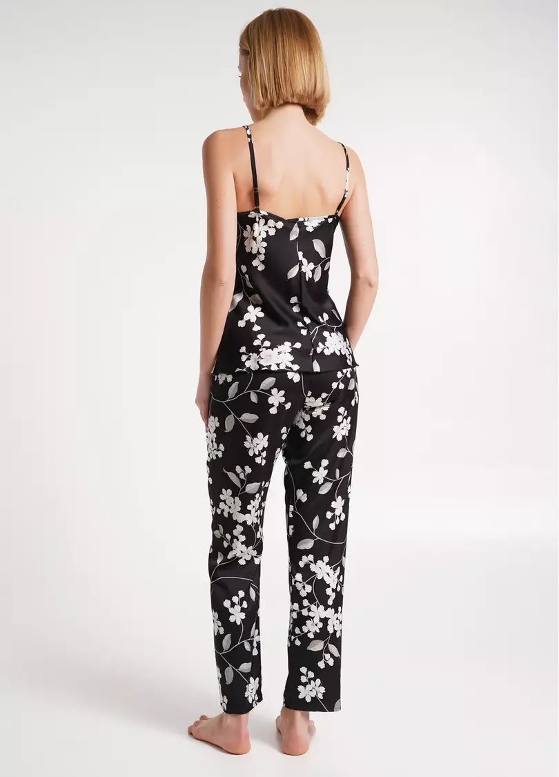 Шелковая пижама со штанами в цветы SAKURA 5003/051 black (черный)