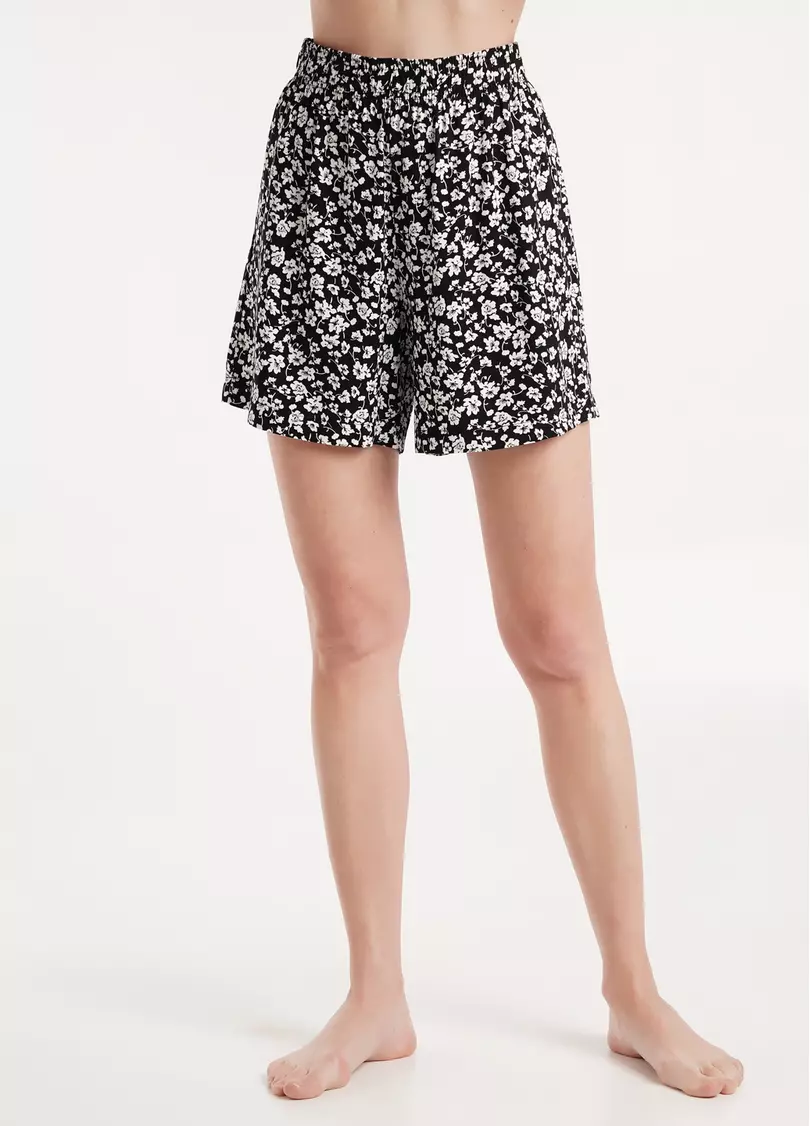 Шорти зі штапелю у квіти WILDFLOWERS 4213/040 black (чорний)