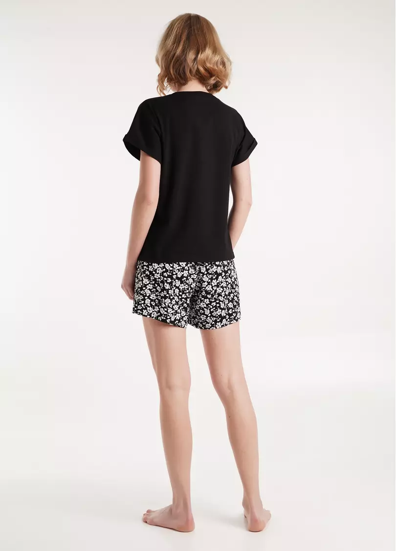 Шорти зі штапелю у квіти WILDFLOWERS 4213/040 black (чорний)