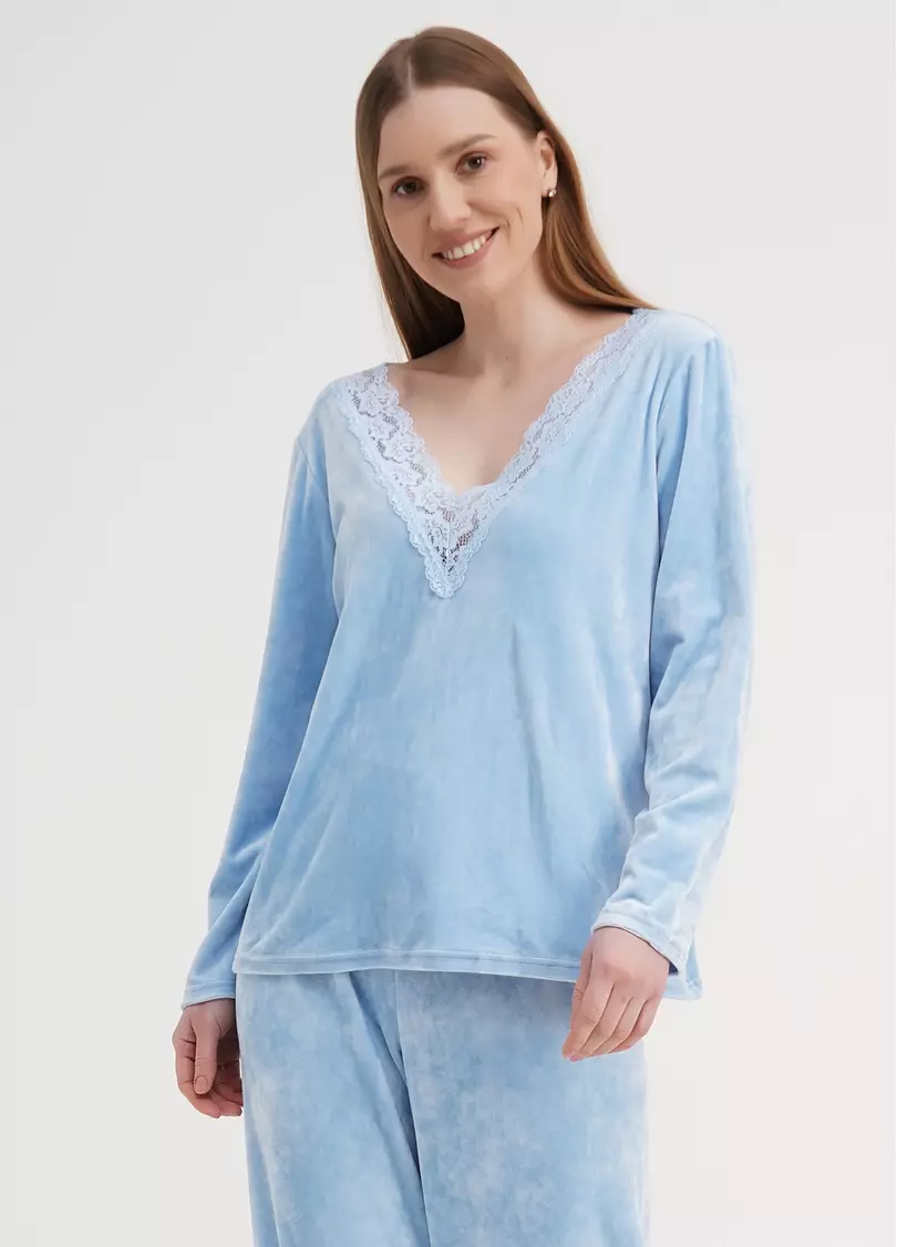 Велюровый топ с V-образным вырезом и кружевом SOFT WINTER 4411/081 blue (голубой)