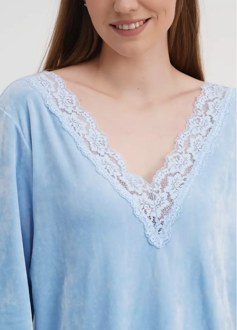 Велюровый топ с V-образным вырезом и кружевом SOFT WINTER 4411/081 blue (голубой)