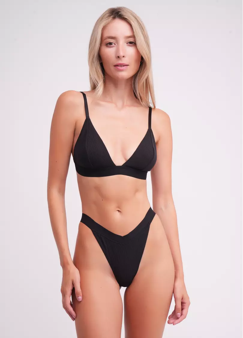 Бюстгальтер с треугольными чашками из хлопка L1530A (черный)