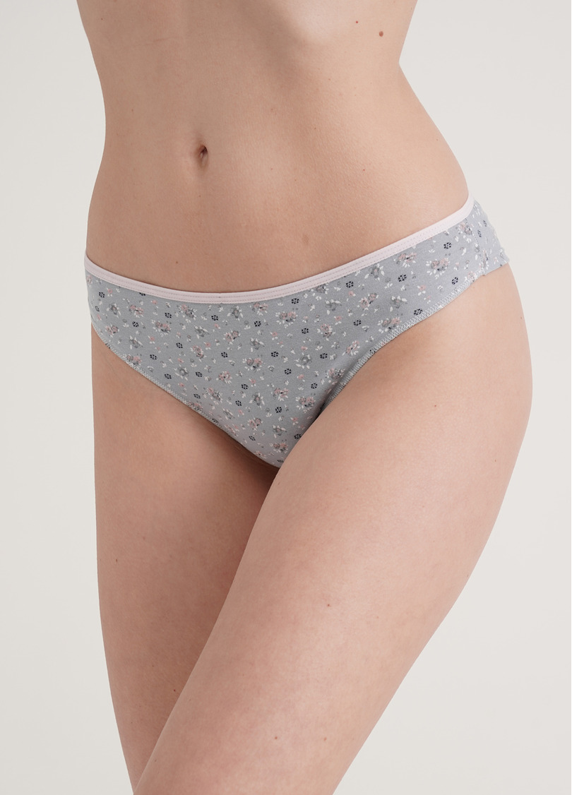 Бавовняні трусики бразиліана у квіти Leila print 2223/60 flowers (сірий)