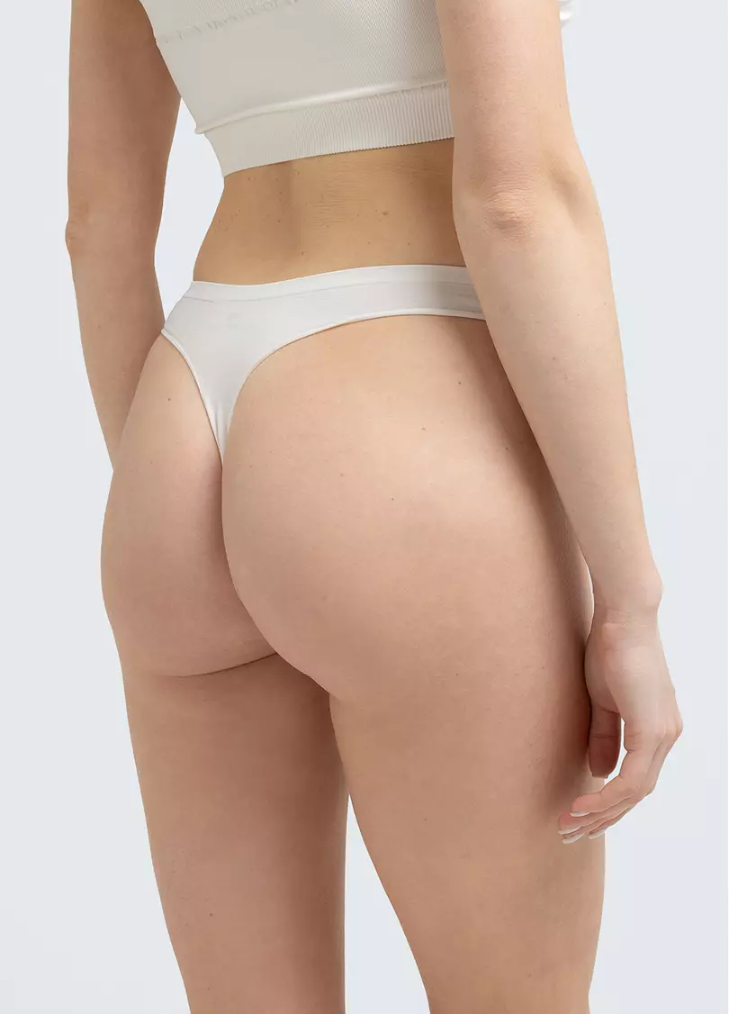 Безшовні стрінги STRING BRIEFS COLOR cloud dancer (білий)
