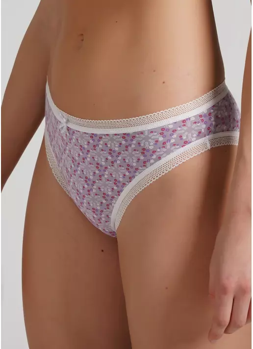 Хлопковые бразилиана трусики в цветочный принт Sweet cotton 2212/06 lilac tracery (фиолетовый)
