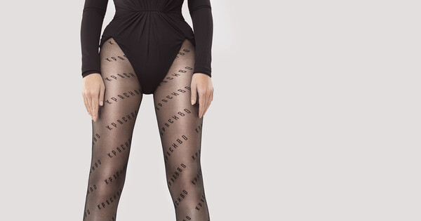 Колготкидегі суы бар киска