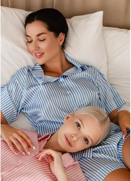 Короткая пижама из шелка NAP QUEEN 6604/050 white/dull blue (белый/голубой)