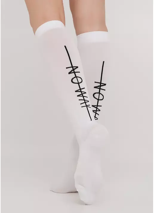 Хлопковые гольфы с вертикальной надписью сзади WG1 TEXT 001 (белый)