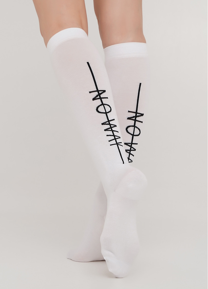 Хлопковые гольфы с вертикальной надписью сзади WG1 TEXT 001 (белый)