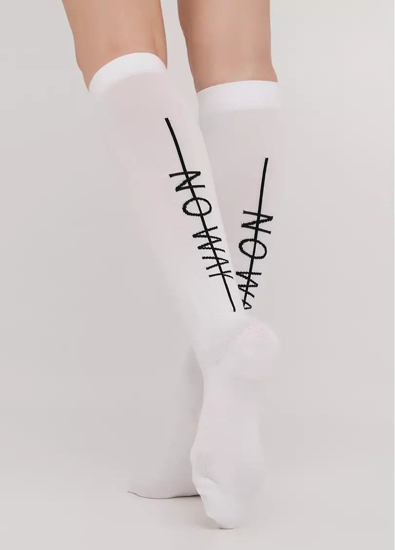 Бавовняні гольфи з вертикальним написом ззаду WG1 TEXT 001 (білий)