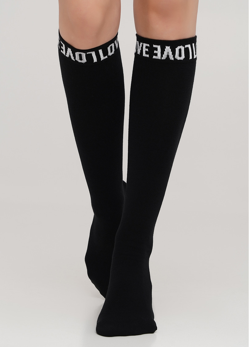 Хлопковые гольфы однотонные с текстовым узором на резинке WG1 TEXT 002 (черный)