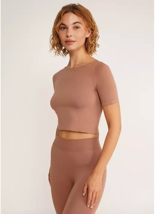 Укороченная бесшовная футболка CROP T-SHIRT mokko (коричневый)