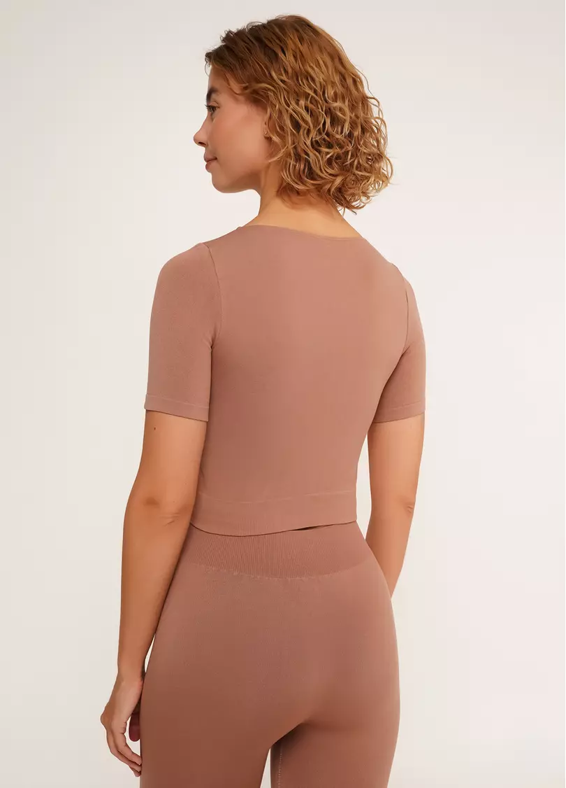 Укорочена безшовна футболка CROP T-SHIRT mokko (коричневий)