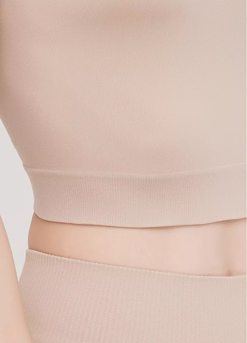 Укороченная бесшовная футболка CROP T-SHIRT (бежевый)